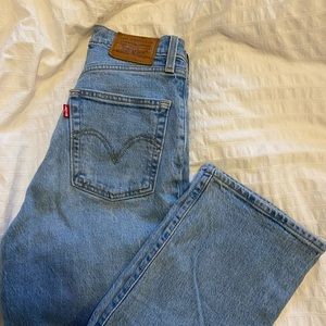 Levi’s rib cage straight jeans size 25
